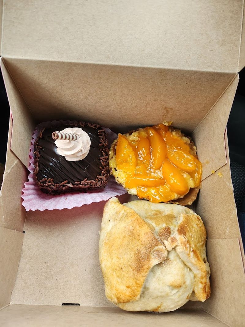 Powdered Sugar Versus Molasses: The Great Fastnacht Debate