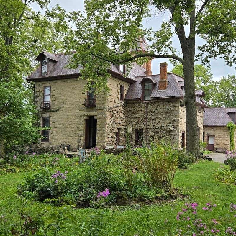 Mac-A-Cheek and Mac-O-Chee: Two Castles, One Road