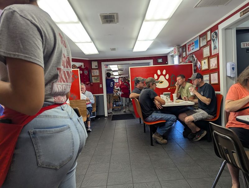 The Atmosphere Inside the Diner