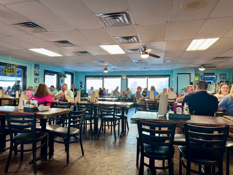 A Rhythm Of Service That Moves Fast Even When The Porch Fills Up