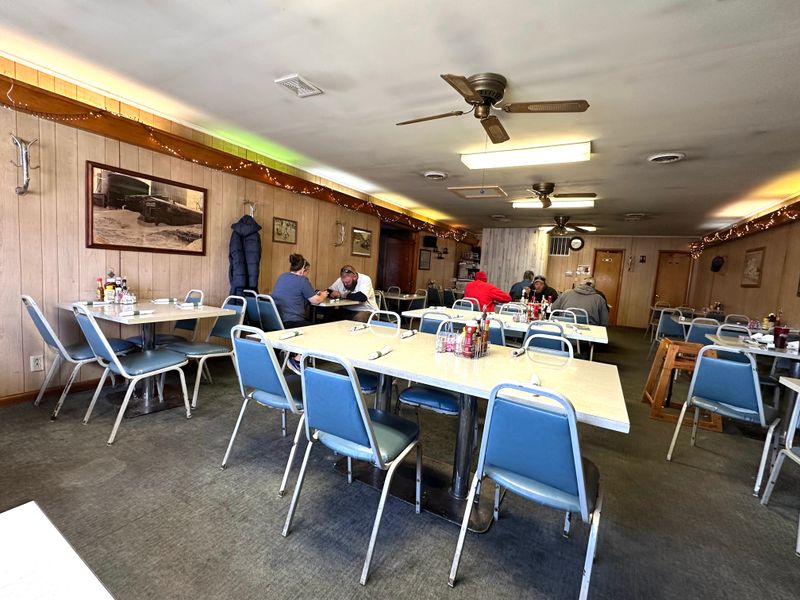 Servers Who Work Through the Rush