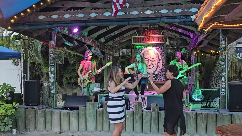 Hours, Live Music Schedule, And Best Times To Visit