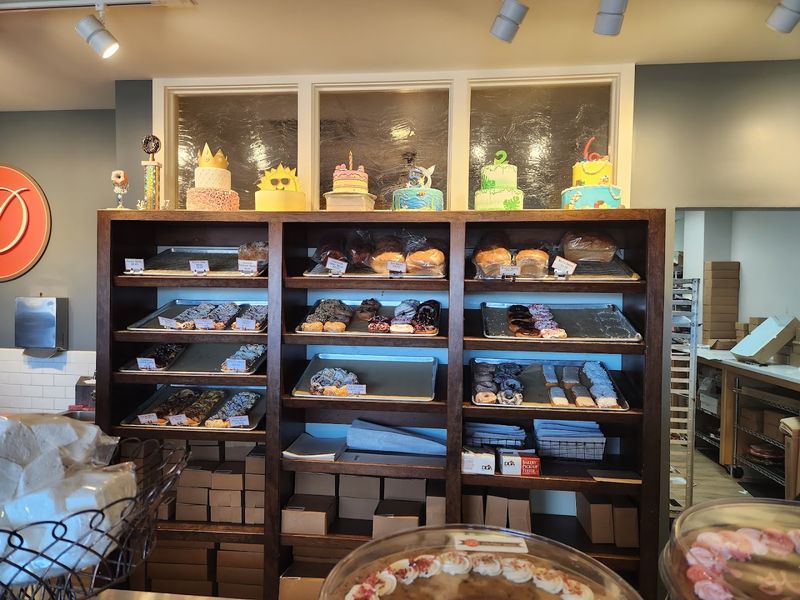 Tips For First-Timers Visiting DeEtta's Bakery