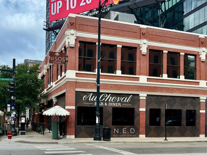 The Connection To Au Cheval 