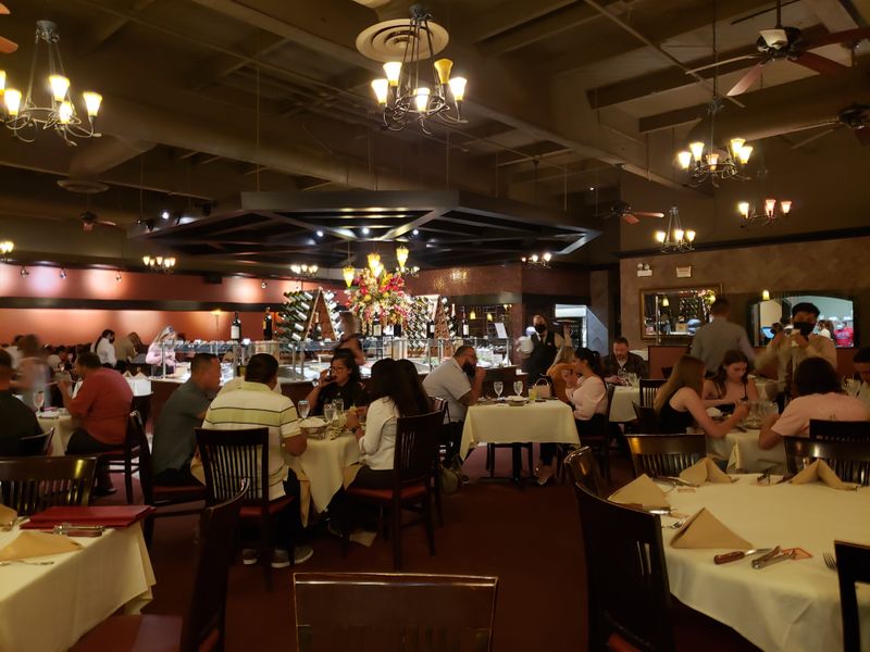 Atmosphere That Balances Lively And Refined