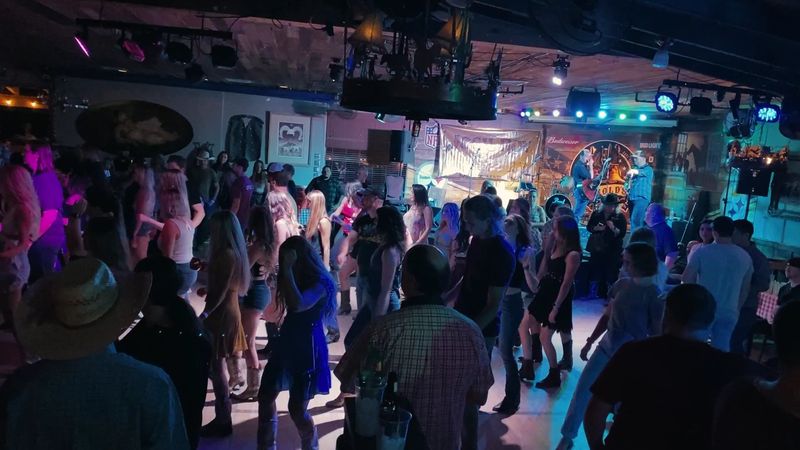 Live Music That Keeps the Dance Floor Packed