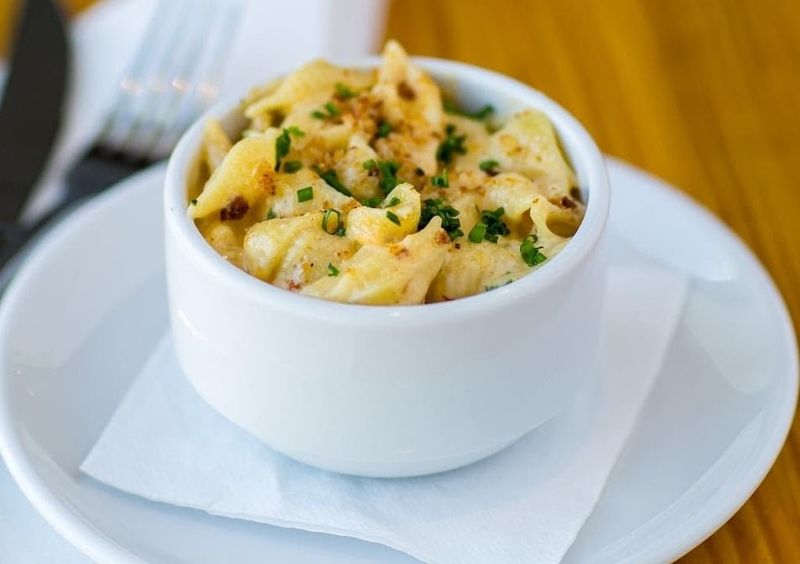 Landmark Smokehouse – Cleveland (Clifton Blvd)