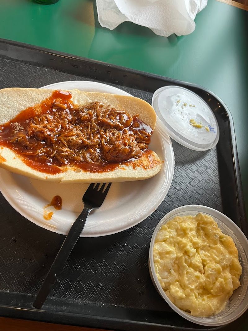 Pulled Pork And Shredded Beef Worth The Stop
