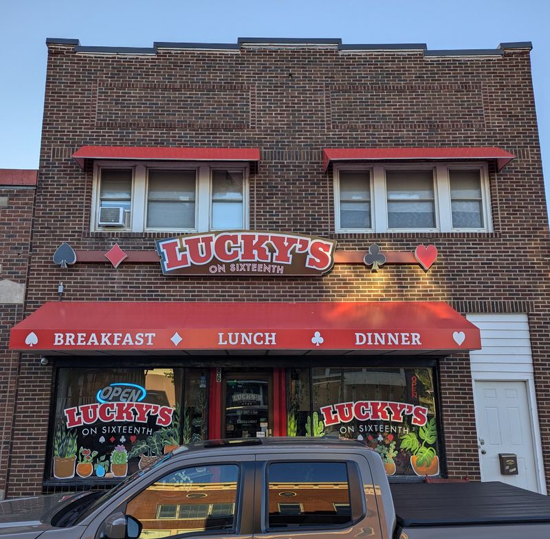 Lucky's On 16th