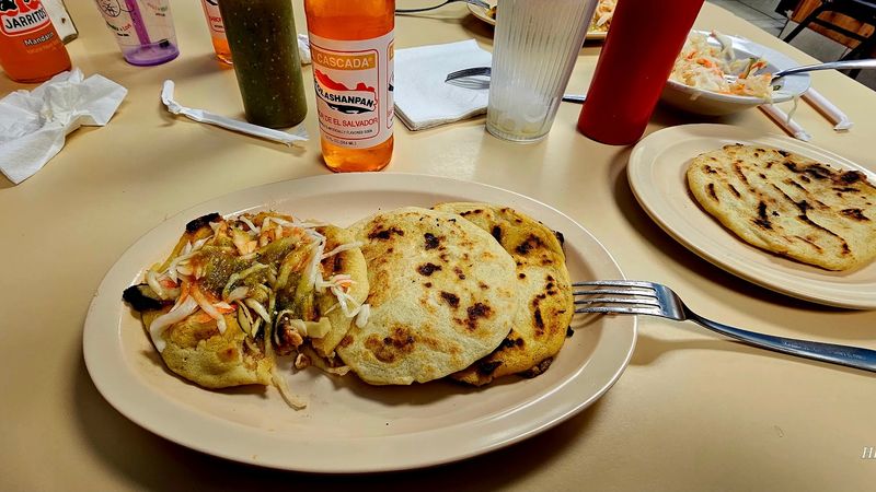 Pupuseria El Salvadoreño, Mt Prospect, IL