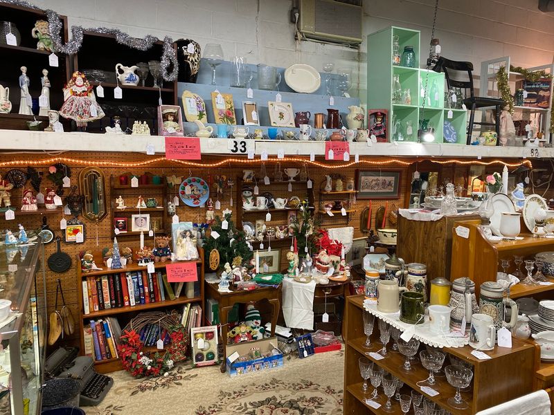 Quaker Antique Mall, Quakertown, PA Quaker Antique Mall, Quakertown, PA