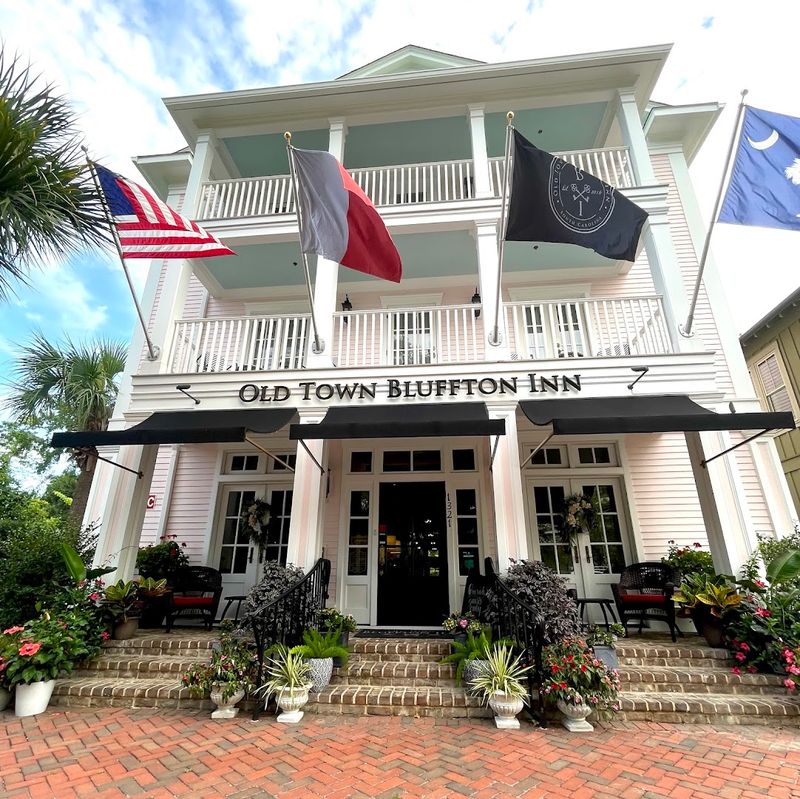 Vintage Decor With Museum-Quality Attention