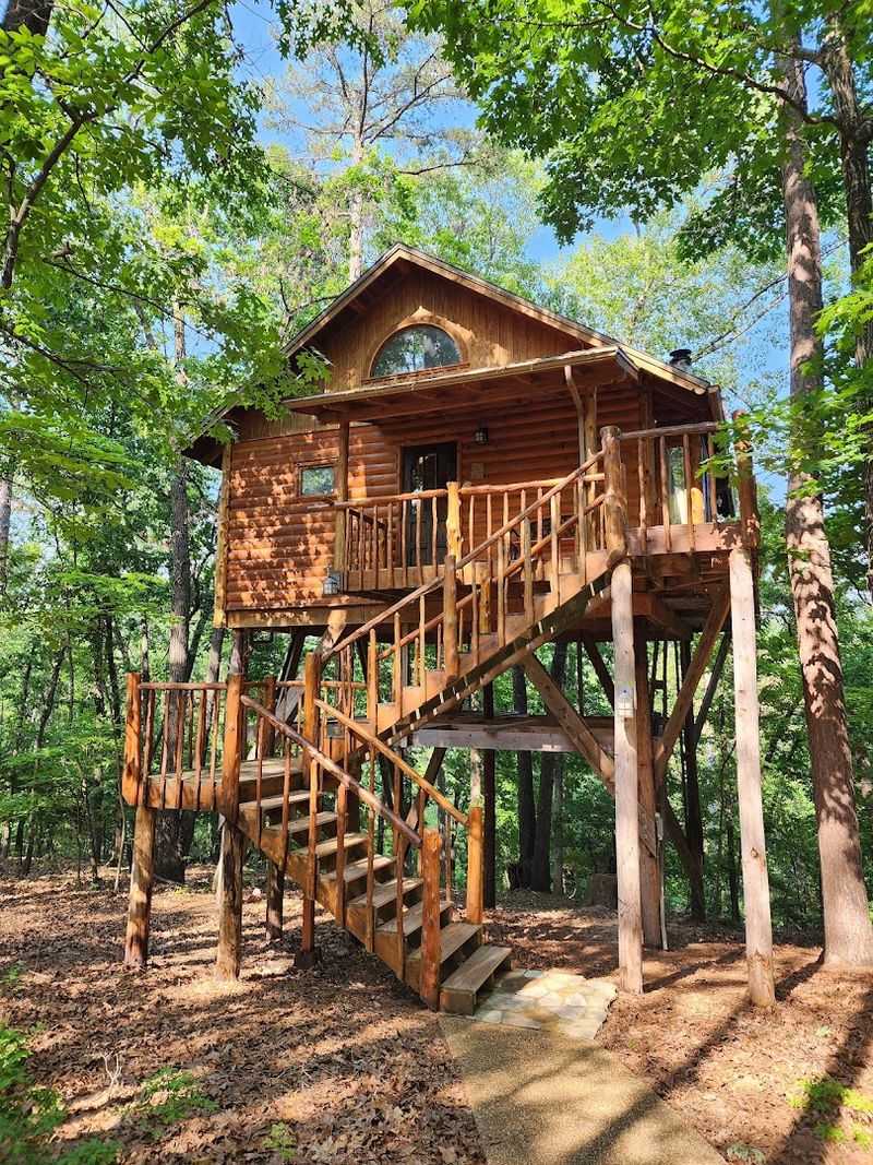 Easy Access To Nearby Trails, Shops, And Historic Streets