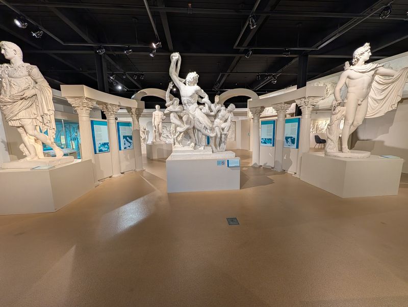 Quiet Galleries Make It Easy For Every Kind Of Visitor