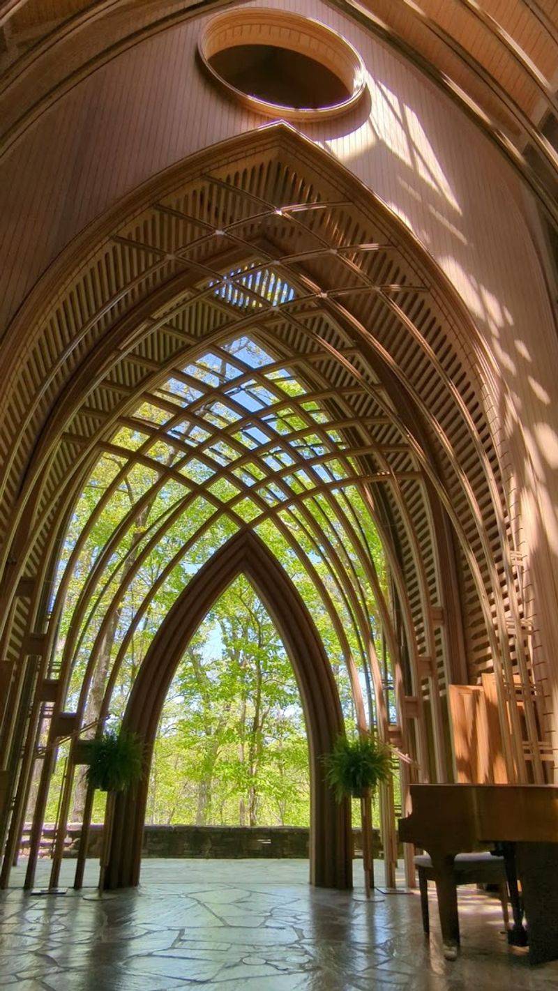 Mildred B. Cooper Memorial Chapel, Bella Vista