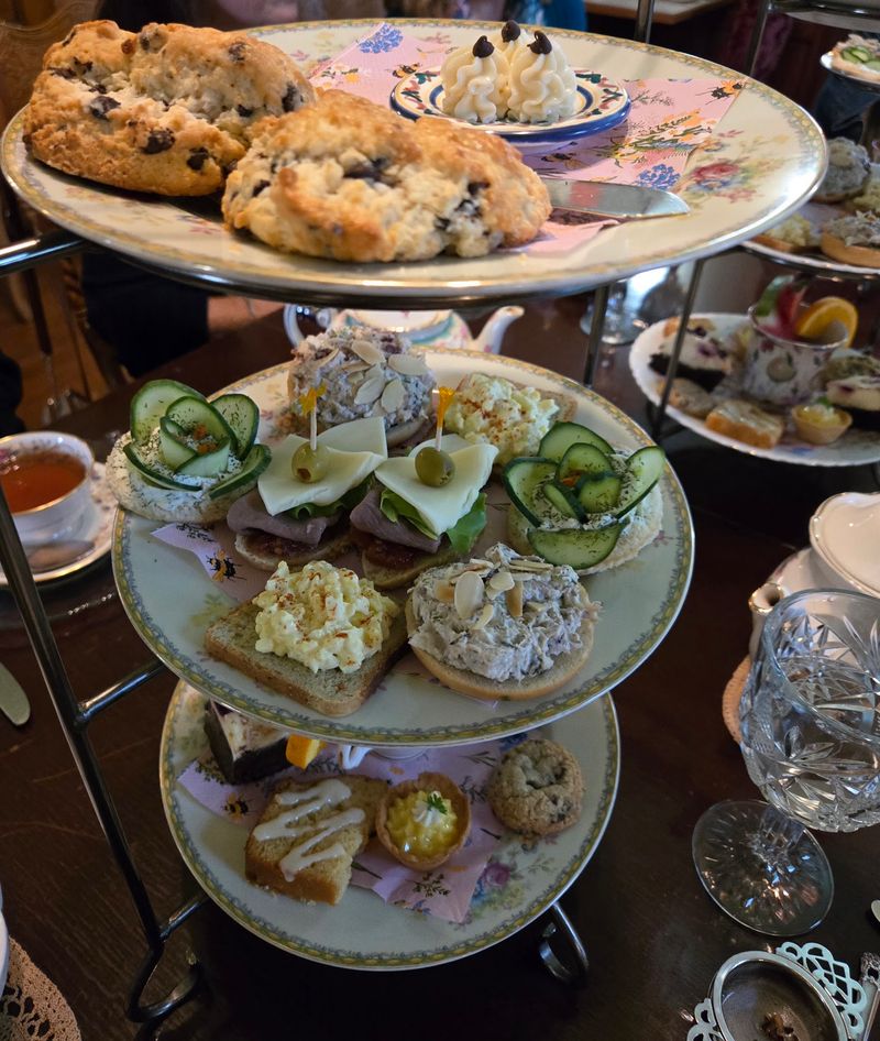 Quintealia's Tea Parlor, Burton