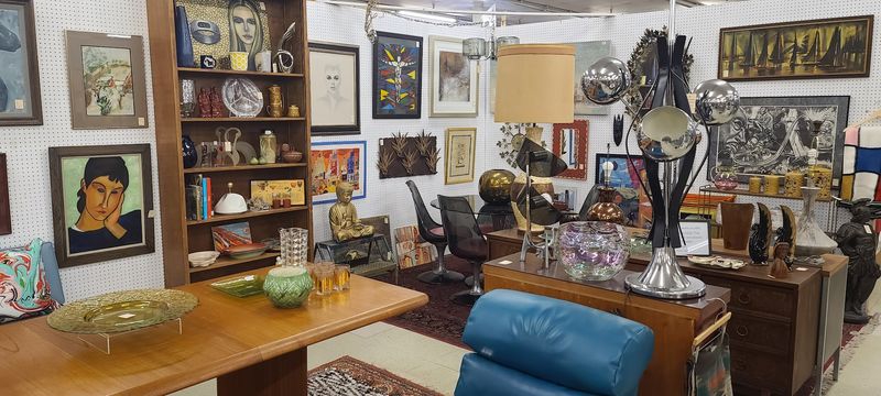 Vintage Art And Wall Decor Worth Hanging Onto