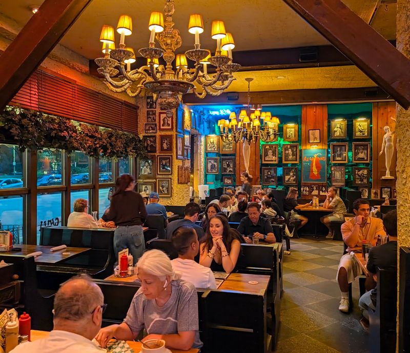 R.J. Grunts, Chicago, IL