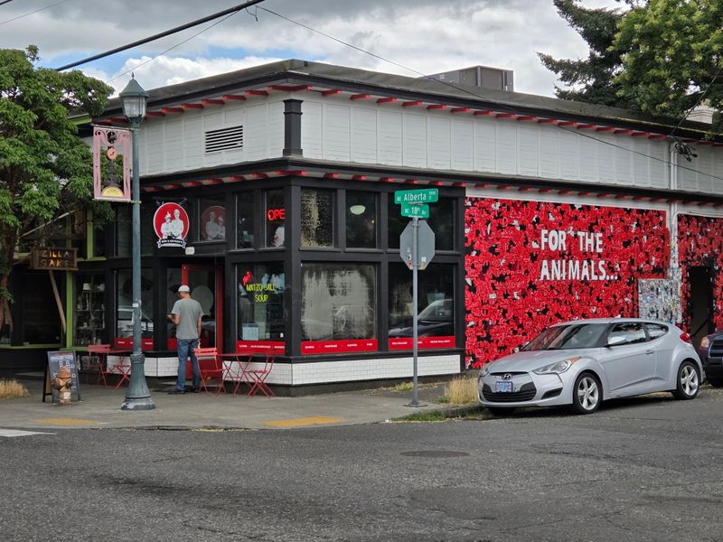 Ben & Esther's Vegan Jewish Deli – Portland, Oregon