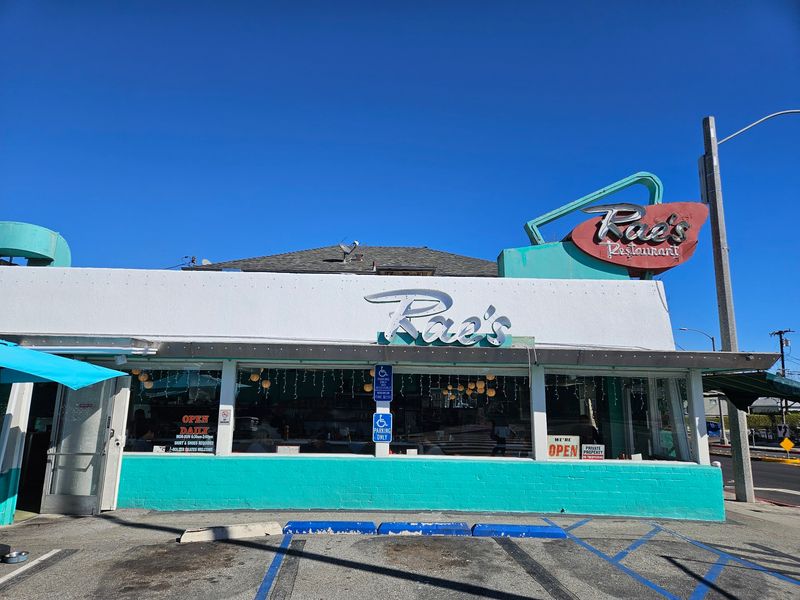Rae's Restaurant