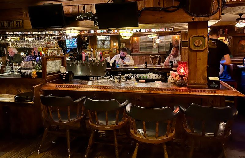 The Field Irish Pub & Eatery