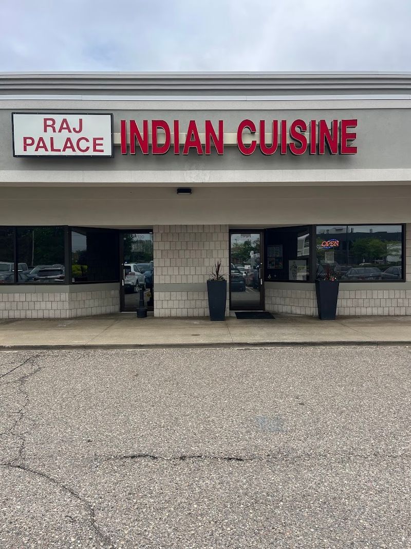 Raj Palace Indian Cuisine, Livonia