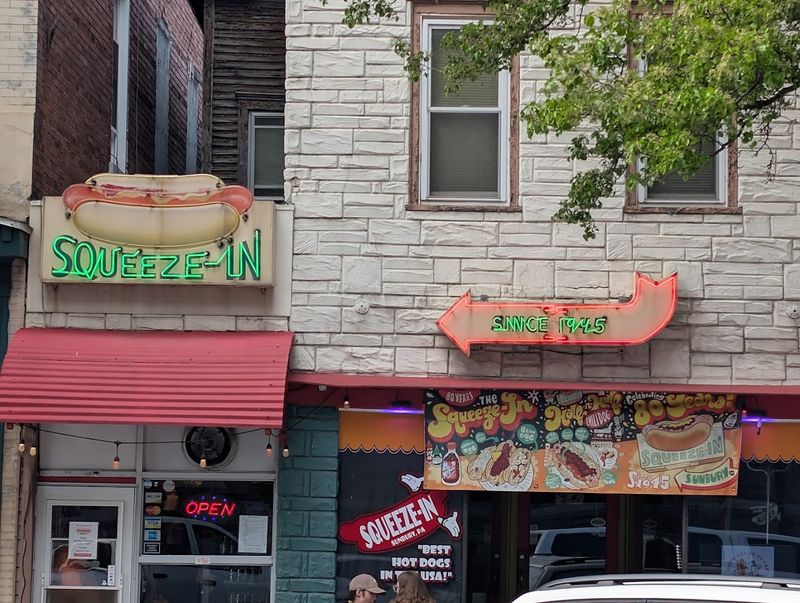 The Squeeze-In, Sunbury