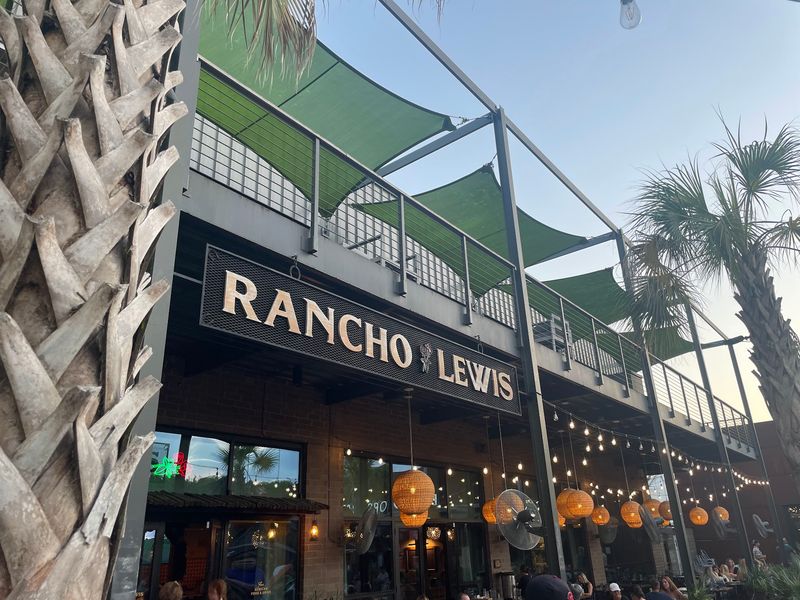 Rancho Lewis, Charleston