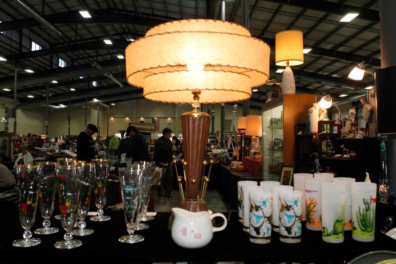 Grayslake Antique & Flea Market (Lake County Fairgrounds) – Grayslake