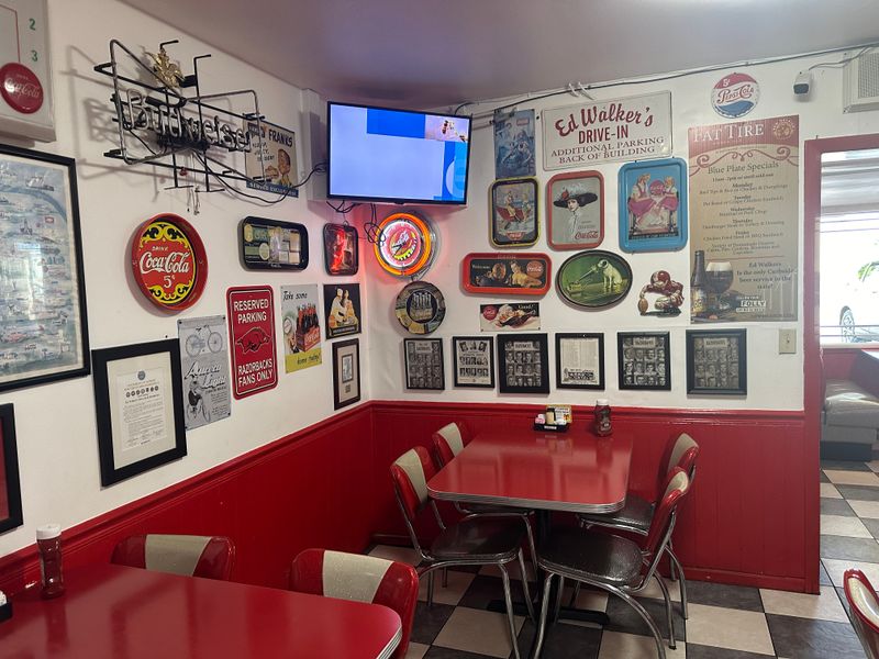 A Nostalgic Retro Dining Vibe You Can’t Miss