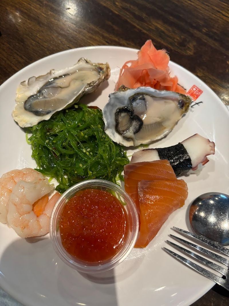 Raw Oysters, Mussels, And Fresh Shellfish