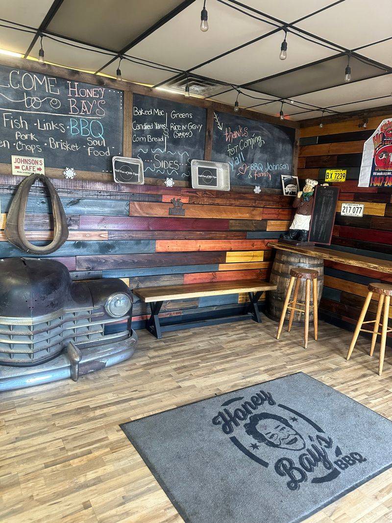 Honey Bay's BBQ – Beach Park