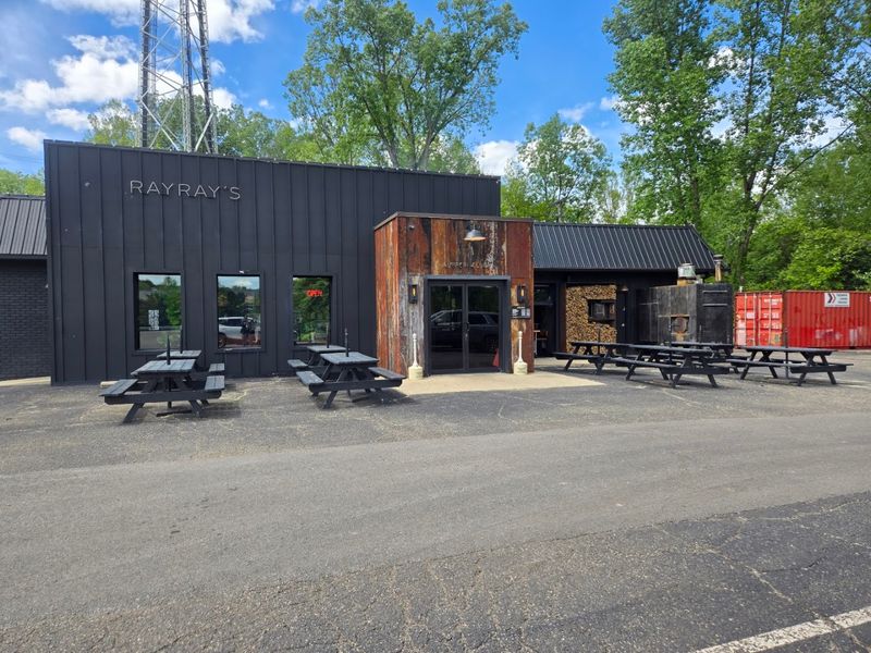 Ray Ray's Hog Pit, Granville