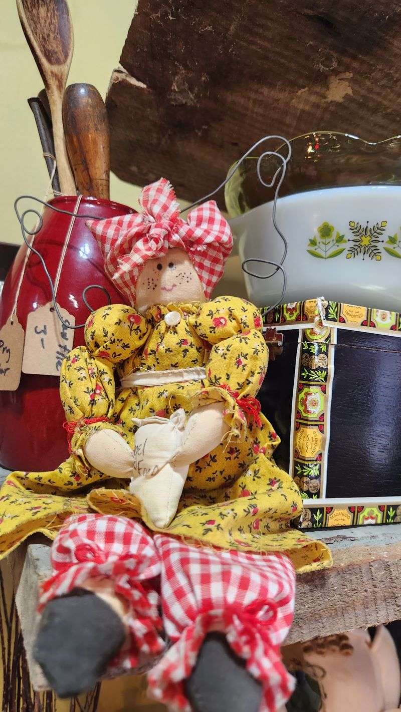 Real Antiques Share Shelf Space With Brand-New Handmade Art