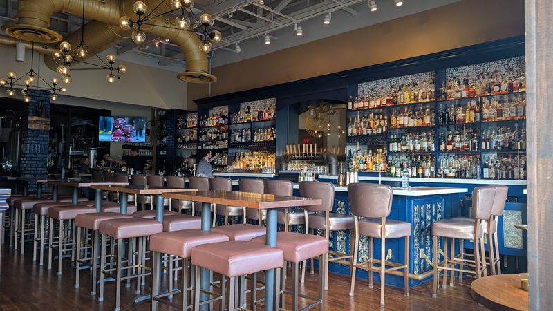 Consistent Comfort Across Brunch And Dinner