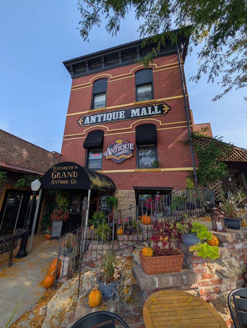 Elizabeth's Grand Antique Co.