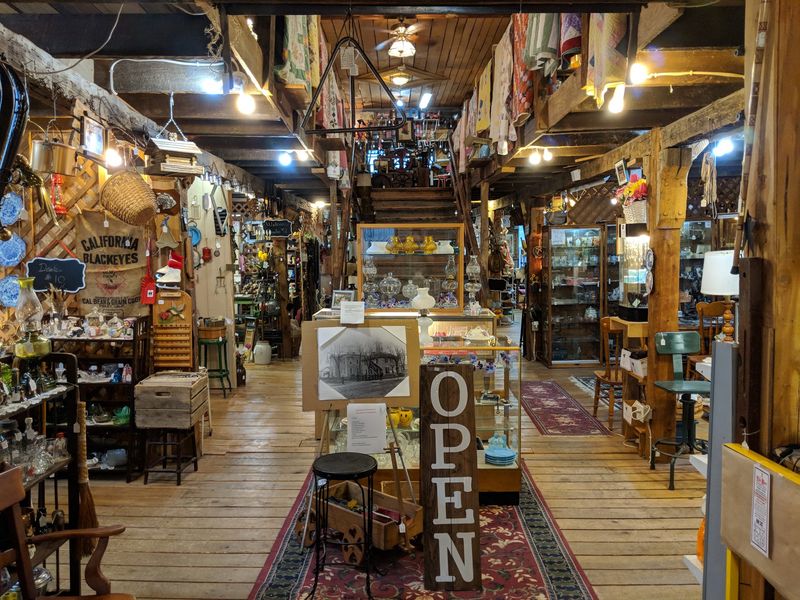 Red Barn Antique Mall, Corydon