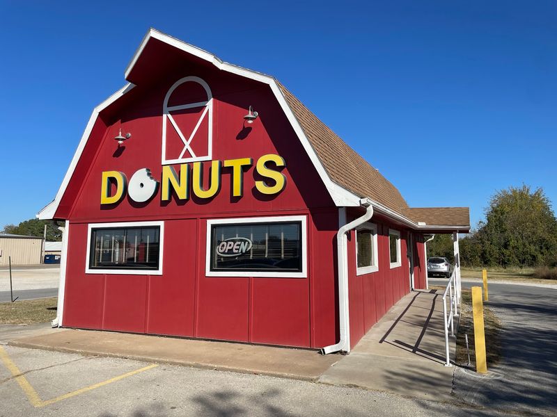 Red Barn Donuts, Rogers