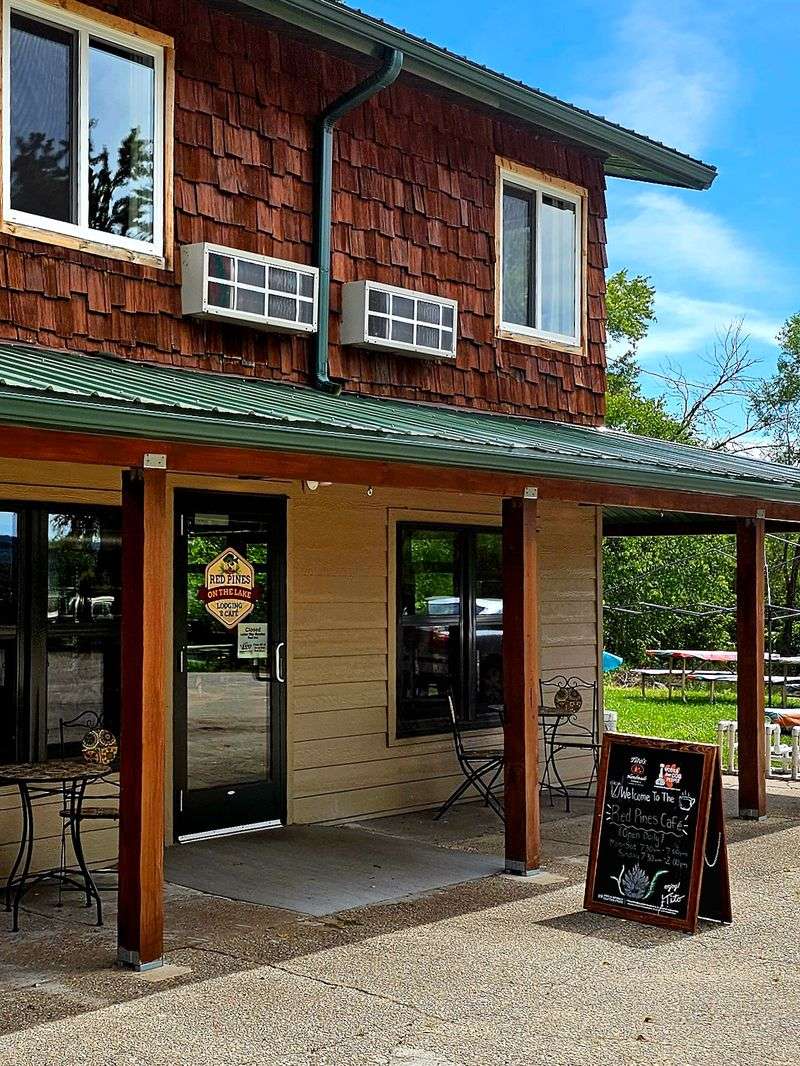 Red Pines Bar & Grill