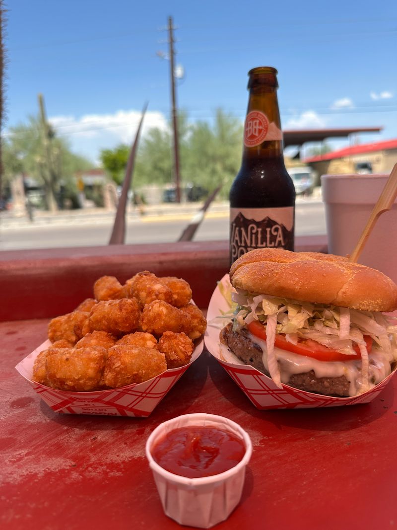 Big Earl's Greasy Eats – Cave Creek