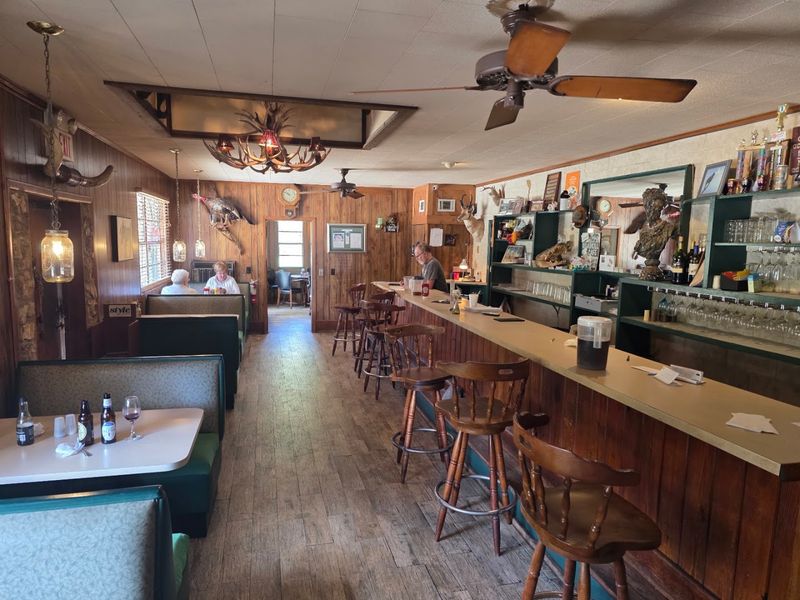 Red Wing Restaurant, Groveland