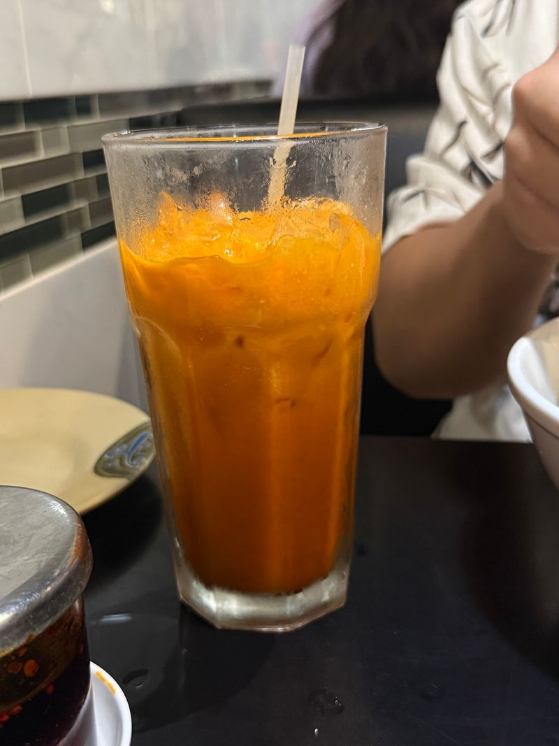 Refreshing Drinks That Round Out the Meal Refreshing Drinks That Round Out the Meal