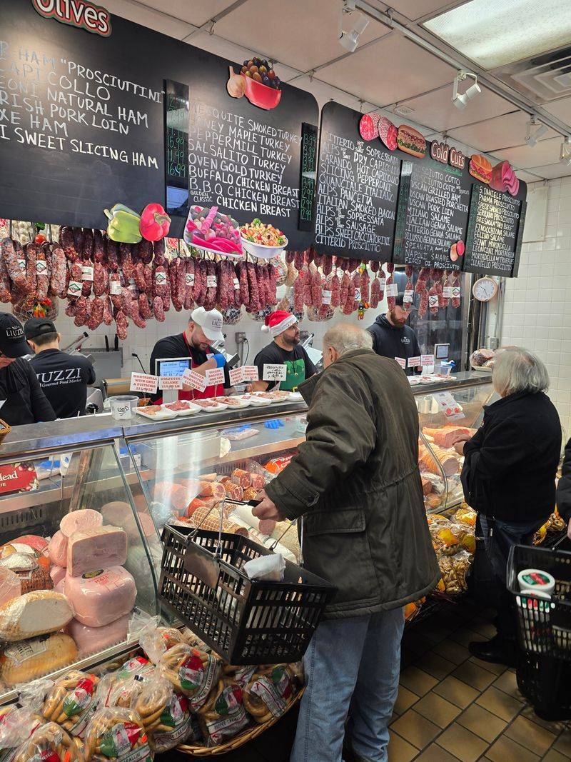 Liuzzi Gourmet Food Market – North Haven