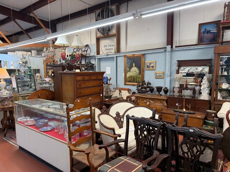 Renninger's Flea Market & Antique Center
