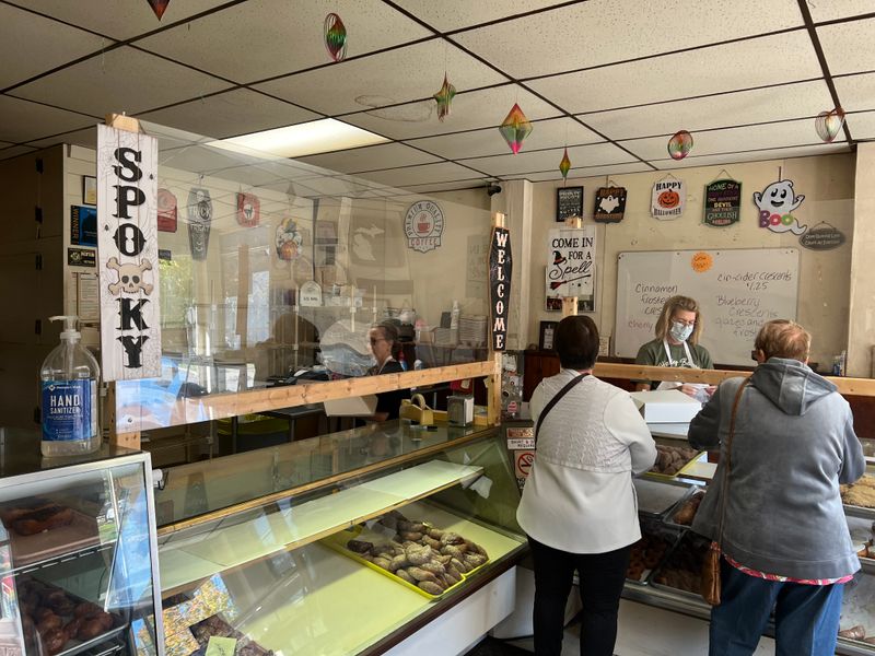 Watch The Case, Read The Crowd