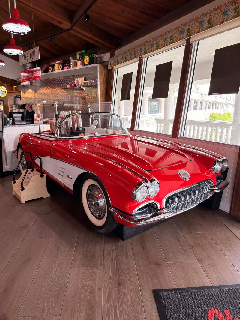 Retro 1950s Diner Decor That Feels Like A Time Machine