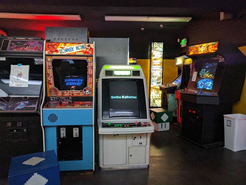 Retro Cabinets And Light-Gun Games