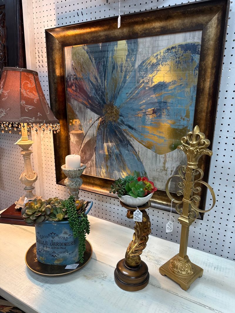 Retro Decor Gives Autumn More Character