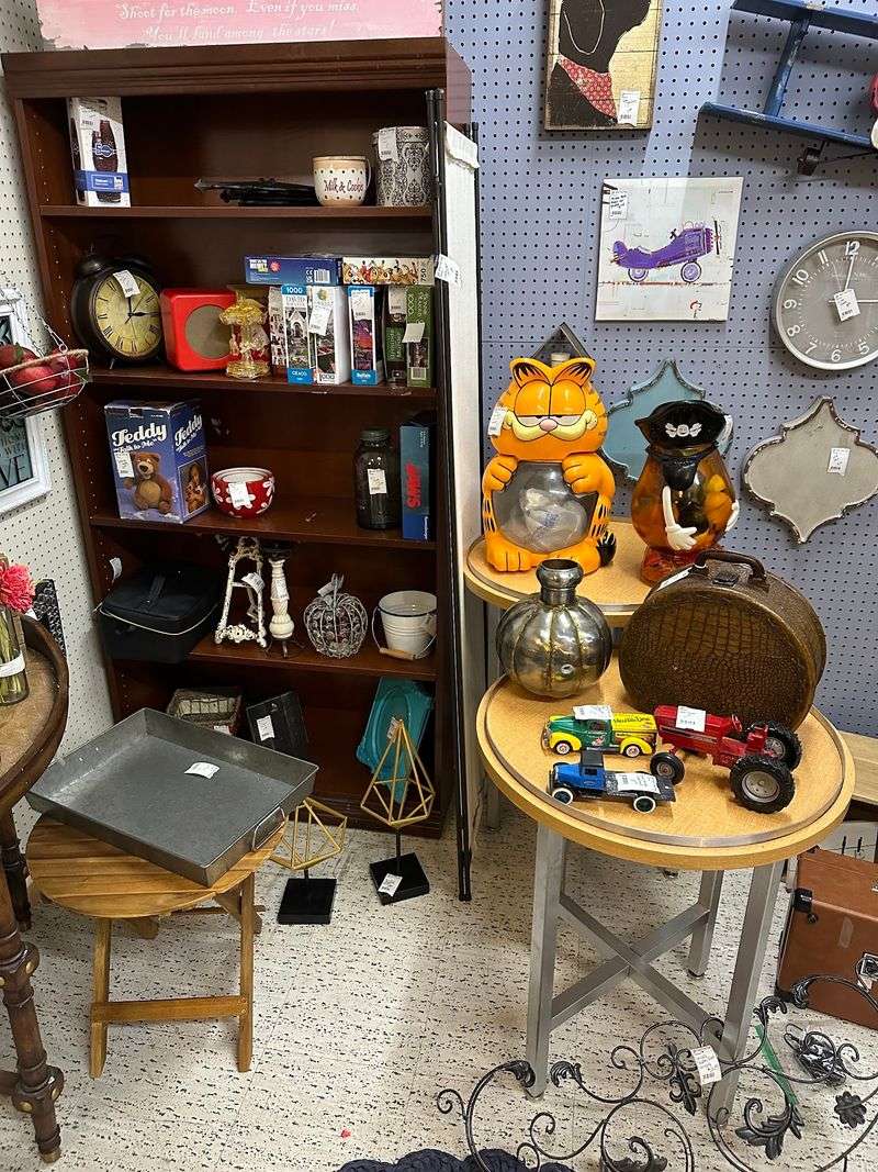 Retro Finds Around Nearly Every Corner