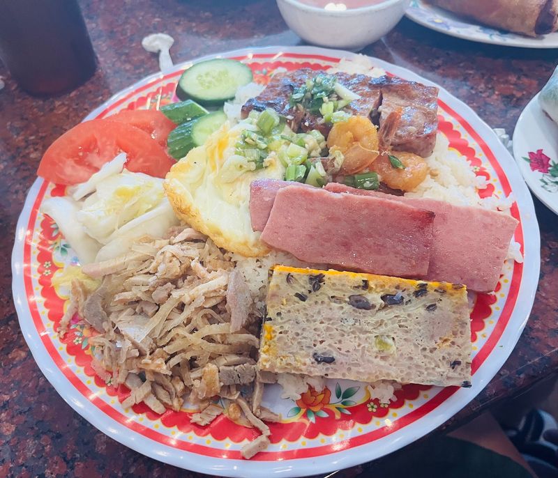 Rice Plates And Vermicelli Bowls With Their Own Style